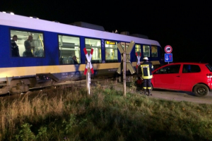 PKW vor Zug 01.11.14