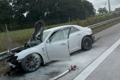 2025-09-01_VU-mit-PKW-Brand_01